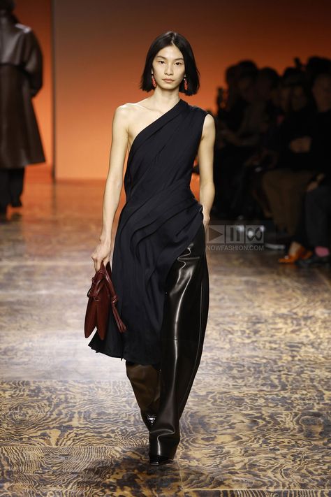 Bottega Veneta Fashion show, Runway, Ready To Wear Fall Winter 2024, Milan Fashion Week, Runway Look Bottega Veneta Street Style, Asymmetrical Top Outfit, Bottega Veneta Outfit, Bottega Veneta Dress, Leather Couture, Milan Fashion Week Runway, Fall Winter 2024, Winter 2024, Large Fashion