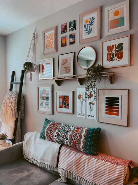 #mcm #bohoapartment #tinyapartment #apartmentdecor #gallerywall Mismatched Photo Frame Wall, Mix And Match Gallery Wall, Mismatched Frames On Wall, Mixed Frame Gallery Wall, Boho Mcm, Mcm Living, Mirror Vinyl, Gallery Wall Living Room, Arch Design