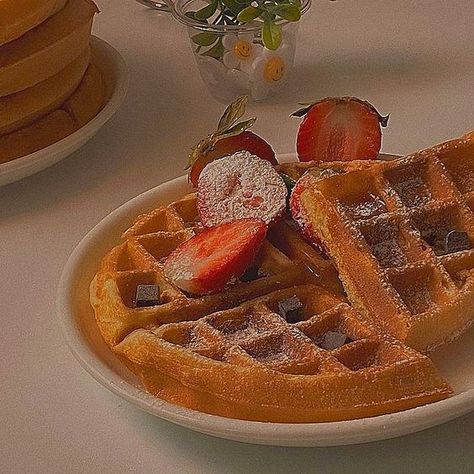 Aesthetic Strawberry, Strawberry Waffles, Food Obsession, Pretty Food, Yum Yum, Aesthetic Food, Yummy Treats, Nom Nom, A Food