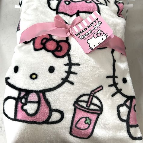 Kitty With Strawberries And A Drink Nwt 60 X 70” Hello Kitty Stuff For Sale, Tj Max Hello Kitty, Hello Kitty Burr Basket, Hello Kitty Christmas Gifts, Hello Kitty Pillows, Hello Kitty Items Aesthetic, Hello Kitty Tj Maxx Finds, Hello Kitty Things To Buy, Hello Kitty Cosas