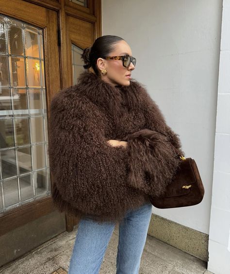 Brown Fur Coat Outfit, Faux Fur Coats Outfit, Slavic Girl, Brown Fur Coat, Fur Outfit, Short Faux Fur Coat, Fur Coat Outfit, Brown Faux Fur Coat, Warm Cardigan