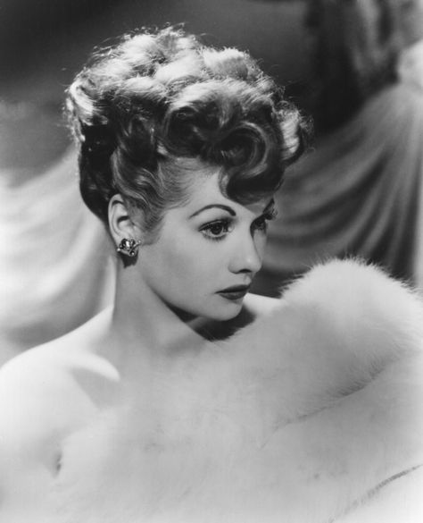 Lucille Ball Costume, Slice Of Cheesecake, Ball Makeup, Famous Moms, The Comedian, Desi Arnaz, 8x10 Picture Frames, Ball Hairstyles, Lucille Ball