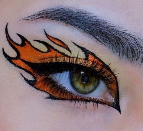 Flame Eyeliner, Grafik Eyeliner, Eyeliner Art, Fire Makeup, Halloweenský Makeup, Funky Makeup, Cute Eye Makeup, Face Art Makeup, Graphic Makeup