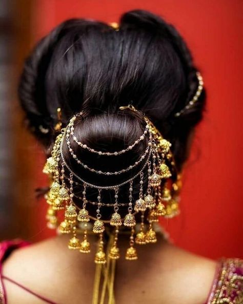 Not A Fan Of Floral Buns? Here Are A Few Bridal Bun Accessories For All New Brides- From Subtle to OTT Bridal Hair Brooch, Hair Accessories Bun, Wedding Bun Hairstyles, Bridal Bun, Bridal Hairdo, Hair Brooch, Bridal Hair Buns, Indian Wedding Hairstyles, Indian Bridal Hairstyles