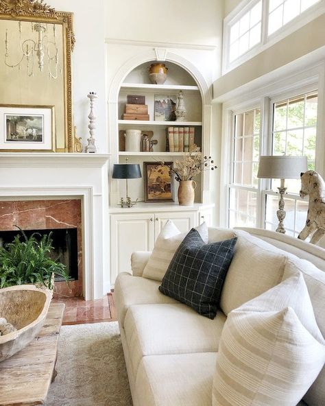 European Farmhouse Living Room, Salons Cottage, European Country Home, French Country Interior, French Inspired Decor, French Provincial Decor, Country Interior Design, French Country Living, Fireplace Designs