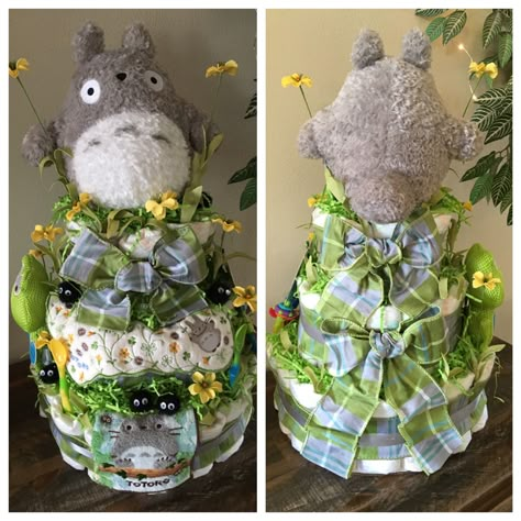 Made a Totoro diaper cake for my daughter's baby shower. Studio Ghibli Baby Shower Theme, Ghibli Baby Shower Ideas, Anime Baby Shower Ideas, Totoro Baby Shower Ideas, Studio Ghibli Baby Shower Ideas, Baby Shower Gifts For Twins, Ghibli Baby, Totoro Party, Office Baby Showers