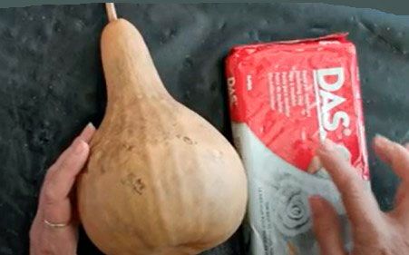 How do you cover a gourd using air-dry clays and craft molds? gourdarttalk.com Mini Gourds Decorating Ideas, Gords Crafts Ideas, Gourd Art Ideas, Decorating Gourds, How To Dry Gourds, Gourd Projects, Ash Gourd, Gourds Diy, Gourd Painting