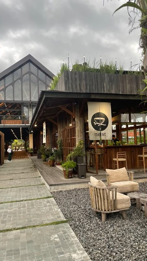 Outdoor Cafe Restaurant, Indoor Outdoor Coffee Shop, Mountain Coffee Shop Design, Outdoor Eatery Design, Outdoor Coffeeshop, Outdoor Cafe Ideas, Garden Cafe Outdoor, Coffee Shop Design Outdoor, Open Cafe Outdoor Design