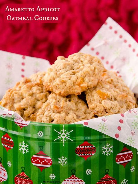 Amaretto Apricot Oatmeal Cookies are loaded with apricots and almonds. It's a fruity, nutty, and delightful treat with the goodness of oats. Apricot Oatmeal, Bar Cookie Recipes, Cookies Oatmeal, Homemade Cookie, Cookie Recipes Homemade, Best Cookies, Sweet Delights, Breakfast Items, Fun Cookies