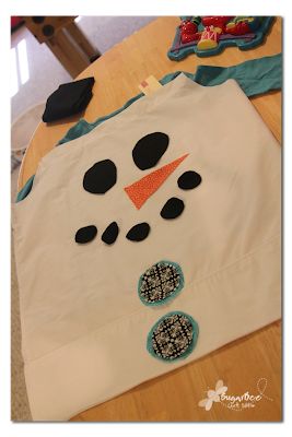 Pillowcase Snowman Dress - Sugar Bee Crafts Snowman Costume, Frosty Snowman, Snowman Dress, Christmas Dress Up, Pillowcase Dresses, Dress Up Day, Christmas Parade, Pillowcase Dress, Bee Crafts