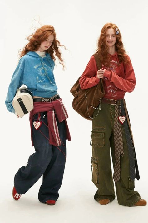 Cute Autumn Outfit, Style Inspiration 2024, Art Inspired Outfits, Warm Layered Outfits, Outfits For Ocs, Korean High Fashion, Campy Fashion, Outfit With Long Sleeve, Clothing Poses