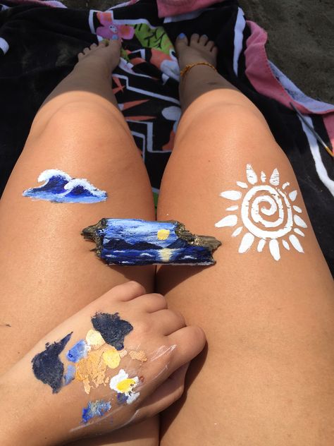 Leg painting, painting ideas, body art, VSCO, Instagram, sunset painting, sun painting, wave painting, beach art, beach paintings Cute Body Paintings, Leg Painting Body Art Summer, Painting Ideas Body Art, Leg Painting Ideas, Sunscreen Tattoo, Body Paintings, Beach Paintings, Leg Painting, Leg Art