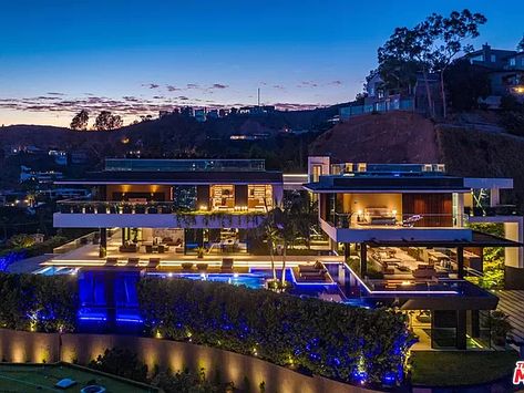 Atrium Garden, Million Dollar Rooms, Sunset Hill, Hollywood Hills Homes, California Modern, Art Studio At Home, Modern Mansion, Hollywood Hills, Luxury Homes Dream Houses