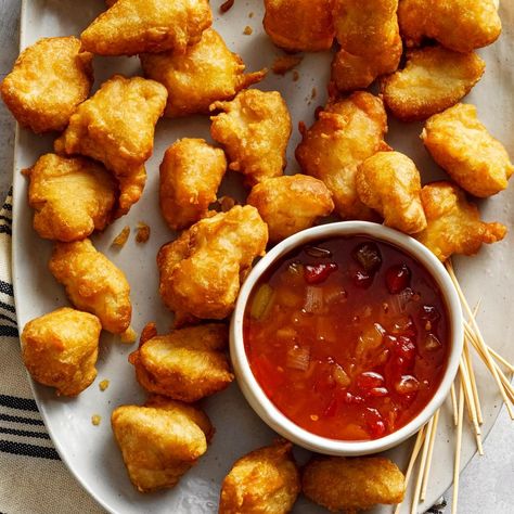 Fried Sweet and Sour Chicken Chicken With Sides, Chicken Dippers, Wing Sauce Recipes, Fried Spring Rolls, Chicken Wing Sauces, Chicken Spring Rolls, Sweet And Sour Sauces, Amazing Chicken, Sweet And Sour Chicken