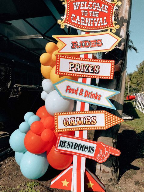 Outdoor Carnival Party, Carnival Party Entrance, Carnival Birthday Party Food Ideas, Amusement Park Theme Party, Carnaval Birthday Party Ideas, Carnaval Party Ideas, Adult Carnival Birthday Party, Fun House Carnival, Classy Carnival