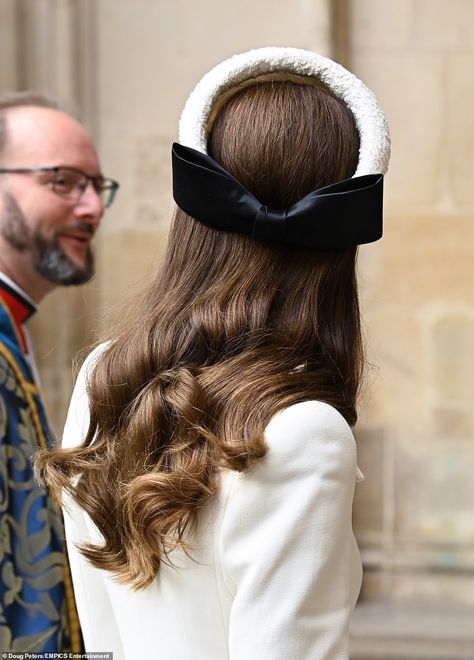 Royal Family Hats, Princess Of Wales Kate Middleton Hair, Hairstyle With Fascinator, Kate Middleton Fascinator, Princess Of Wales Kate Middleton, Royal Hairstyles, Kate Middleton Hats, Prince William Et Kate, Kate Middleton Hair