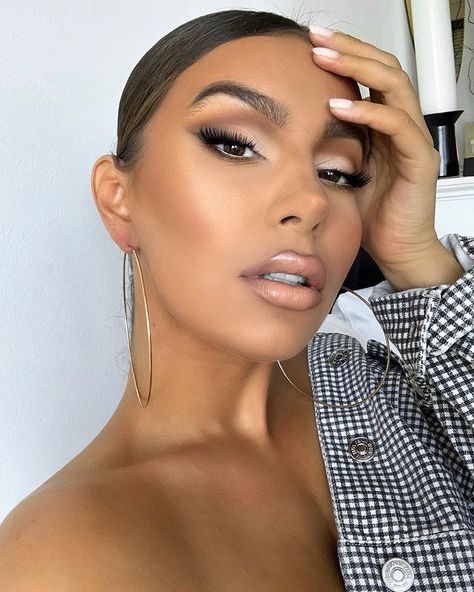 Jelena Peric🦋 su Instagram: "Hey babes, shop my beauty look @lookfantastic For 20% off use my code 'JELENALF' - offer expires 31/09/2019 *exclusions apply Check my…" Winged Eyeshadow, Brown Girls Makeup, Face Beat, 20 Off, Makeup Eye Looks, Glowing Makeup, Creative Makeup Looks, Soft Glam, My Beauty