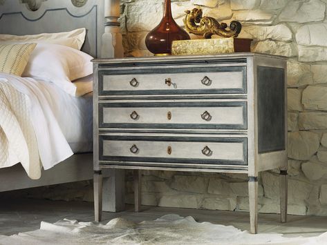 LARS BOLANDER :: Chest/ISY53001 Lined Drawers, Strong Features, British Furniture, Drawer Glides, Bachelors Chest, English Furniture, Frame Wood, Traditional Furniture, Modern History