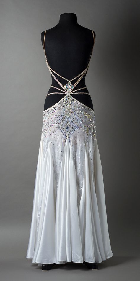 Bellydancer Outfit, Preppy Aesthetic Outfits, Dance Competition Dress, Goddess Outfit, Belly Dance Outfit, Fairytale Fashion, Competition Dress, Ballroom Dance Dresses, Effortlessly Chic Outfits