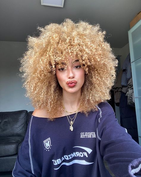 Whatevs 👩🏼‍🦱 _ _ Blonde afro girl, blonde afro, blonde 3c curly hair, blonde fro, blonde curls, 3c curls, 4a curls Blonde 4b Hair, Afro Blonde Hair, Curly Hair Fro, Blonde Afro Hair, 3c Hair Styles, Blonde Curly Hair Black Women, Curly Hair 3c, 4a Curls, 3c Curls