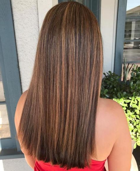 Straight Brown Hair And Caramel Highlights Caramel Highlights, Balayage Straight, Brown Straight Hair, Full Highlights, Ombre Hair Blonde, Vlasové Trendy, Brunette Balayage Hair, Brown Hair Balayage, Short Straight Hair