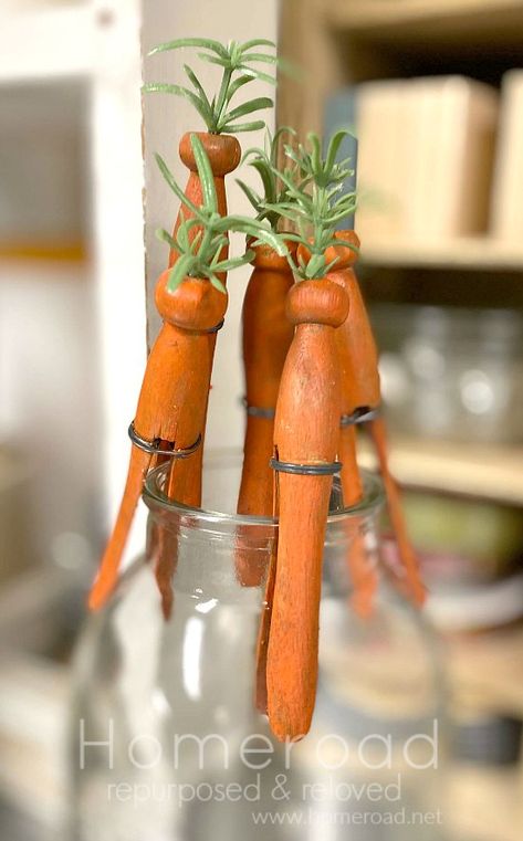 DIY vintage clothespin carrots for Easter and Spring Vintage Clothespins Ideas, Vintage Clothes Pin Crafts, Clothespin Carrots, Easter Drawings Ideas, Carrots For Easter, Crochet Patterns Easter, Easter Drawing, Drawing Easter, Aesthetic Home Kitchen