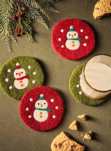 Coasters and Trivets | Simons Crochet Christmas Garland, Wool Felt Coasters, Wool Coasters, Needle Felted Christmas, Felt Coasters, Punch Needle Patterns, Diy Advent Calendar, Christmas Coasters, Punch Needle Embroidery