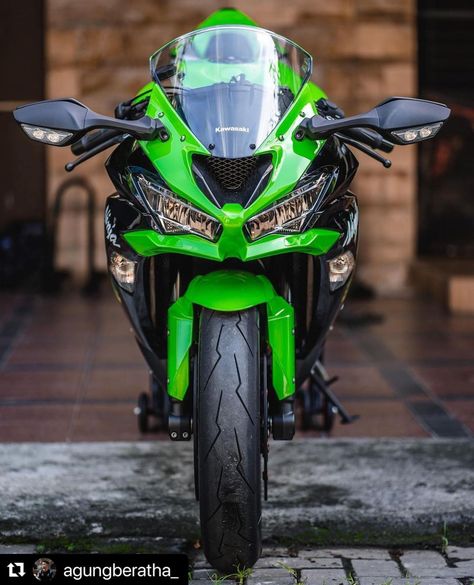 Kawasaki Motor Indonesia on Instagram: “Happy Sunday Kawasaki Lovers #NinjaZX6R #Repost @agungberatha_” Ninja Bike, Kawasaki Motor, Kawasaki Zx10r, Cool Dirt Bikes, Kawasaki Bikes, Ninja Zx6r, Nightclub Aesthetic, Super Bike, Bike Aesthetic