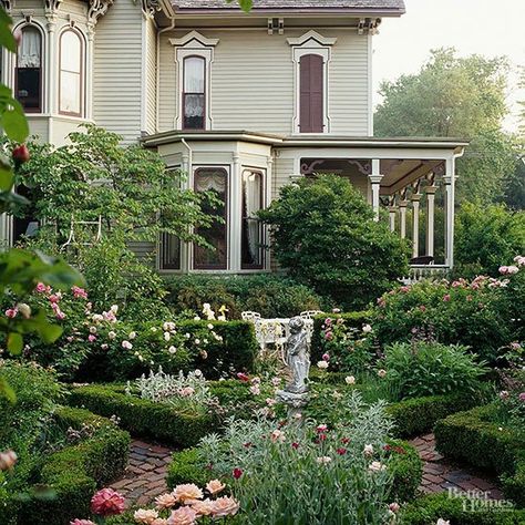 Boxwood Hedges, Victorian Gardens, Small Front Yard Landscaping, Small Front Yard, Landscaping Inspiration, Front Yard Garden Design, Front Yard Design, Victorian Garden, Formal Garden