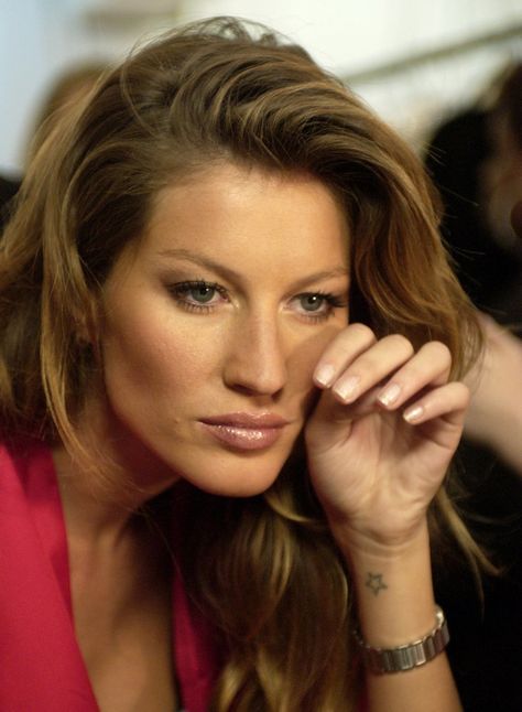 Tiny star on wrist, Gisele Bündchen. Models With Tattoos | POPSUGAR Beauty Giselle Bundchen Diet, Celebrity Tattoos Women, Gisele Bundchen Body, Delicate Tattoos For Women, Gisele B, Tiny Wrist Tattoos, Chic Tattoo, C Tattoo, Classy Tattoos