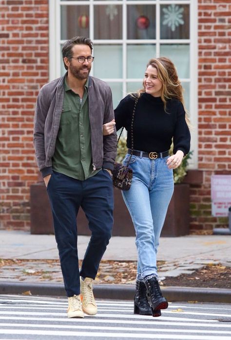 Ryan Reynolds Style, Business Casual Men Work, Blake Lively And Ryan Reynolds, Hugo Gloss, Blake Lively Ryan Reynolds, Mens Street Style Summer, Couple Fits, Color Combinations For Clothes, Mens Casual Outfits Summer