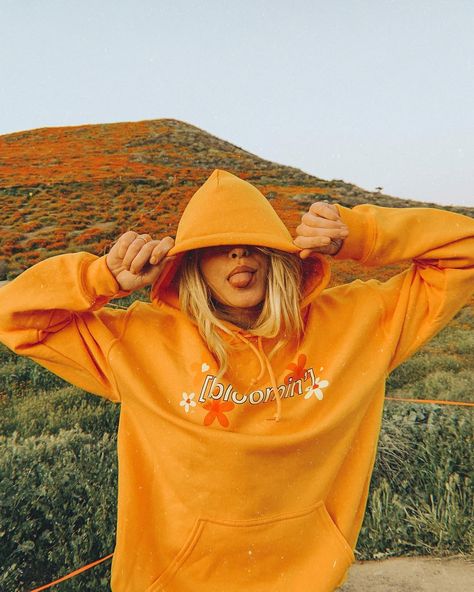 alex on Instagram: “[bloomon’]” Hoodie Poses Instagram At Home, Artistic Fashion Photography, Film Photography Tips, Smile Photography, Women Photography, Best Photo Poses, Photography Poses Women, Foto Ideas Instagram, Instagram Photo Inspiration