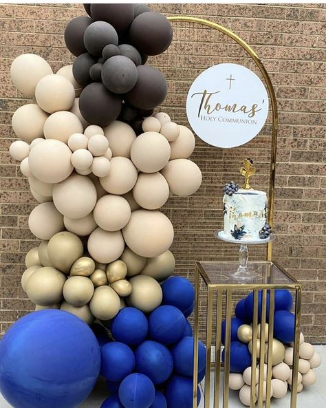 Gold Birthday Party Decorations, 18th Birthday Party Themes, First Communion Decorations, Communion Decorations, Arch Backdrop, Gold Birthday Party, 18th Birthday Party, Balloon Backdrop, Mini Table