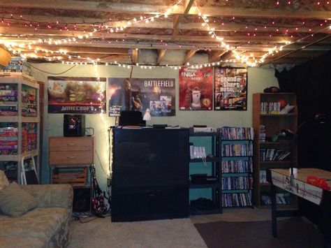 Garage Into Hangout Space, Wall Coverup Ideas, Basement Party Room Ideas, Mini Hangout Room, Basement Hangout Room Aesthetic, Aesthetic Basement Bedroom, Cool Hangout Rooms, Shed Hangout Ideas Aesthetic, Aesthetic Basement Hangout