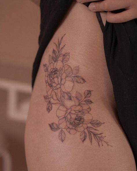 30+ of the Sexiest Hip Tattoos for Bold Women to Try in 2023 Fine Line Tattoo Ideas Leg, Floral Tattoo Upper Thigh, Delicate Floral Hip Tattoo, Tattoo On The Hip For Women, Big Women Tattoos, Floral Hip Piece, Flower Tattoo Upper Thigh, Big Flower Hip Tattoo, Bigger Tattoo Ideas