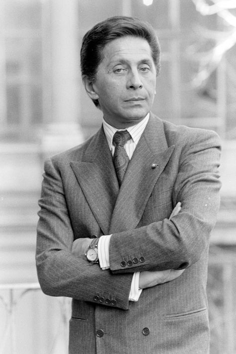 Valentino Garavani photographed during a photo shoot for his Spring 1986 Couture collection advance in Rome. Birthday Fashion Illustration, Fashion Designers Famous, Birthday Fashion, Famous Fashion, 90th Birthday, Fashion Shoot, Couture Collection, Birthday Humor, Fashion History