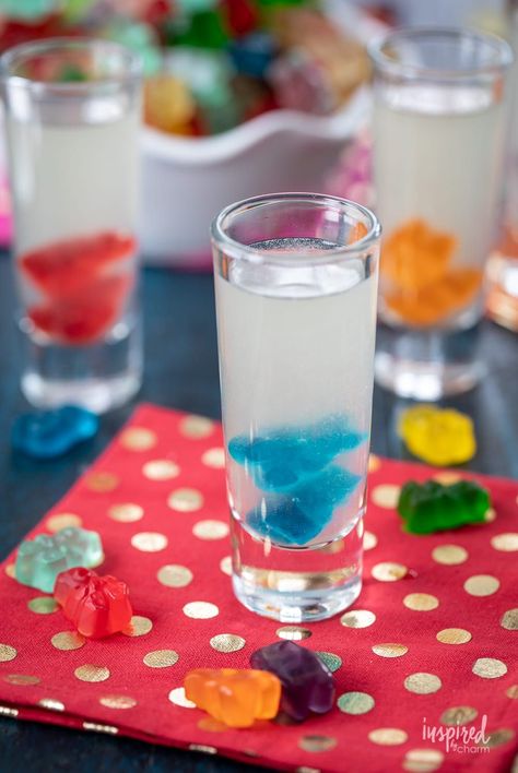 Gummy Bear Shot Recipe - How to Make Gummy Bear Shots #gummybear #shot #alcohol #recipe #vodka Gummy Bear Shots, Fruity Shots, Vodka Drinks Easy, Vodka Gummy Bears, Making Gummy Bears, Unique Cocktail Recipes, Cherry Vodka, Shots Alcohol, Vodka Shots