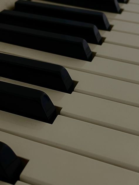 Black and white keys on a piano Piano Pictures Photography, Musiccore Aesthetic, Keyboard Aesthetic Piano, Piano Keyboard Aesthetic, Keyboard Piano Aesthetic, Music School Aesthetic, Piano Pictures, Electric Keyboard, Rock Aesthetic