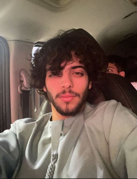 Arab Guys Aesthetic, Arab Aesthetic Pfp, Middle Eastern Male Model, Lebanese Men Handsome, Arab Guys Curly Hair, Arab Boys Aesthetic, Arab Men Aesthetic, Arab Boys, Lebanese Men