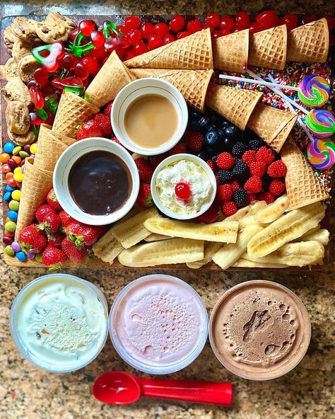 Board AF on Instagram: “Ice Cream Sundae Board. Because sundays are for sundaes! #foodboard #foodboards #foodboardsofinstagram #dessertboard #dessert…” Sundae Charcuterie Board, Sundae Board, Charcuterie Board Ideas, Party Food Platters, Ice Cream Sundae, Food Platters, Board Ideas, Charcuterie Board, Chocolate Fondue