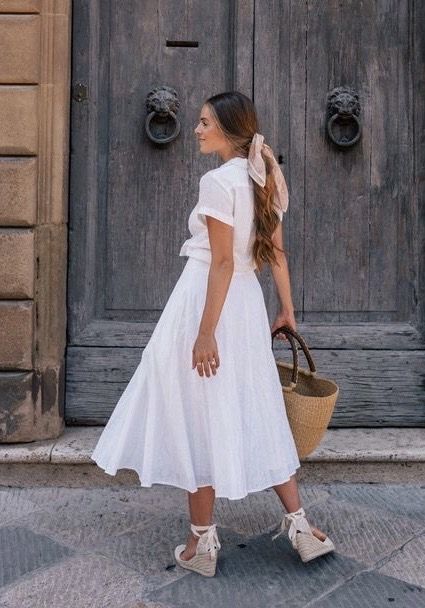 Alpargatas Outfit, Wedge Outfit, Espadrilles Outfit, Floral Outfit Summer, Modest Woman, Turkey Trip, Jw Fashion, Parisienne Style, Work Outfit Office