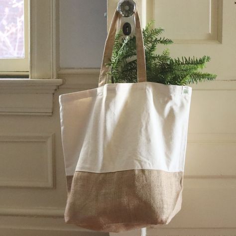 Seo Ideas, Jute Tote Bag, Bag Crochet Pattern, Grocery Tote Bag, Jute Tote Bags, Jute Totes, Diy Bag Designs, Painted Tote, Hot Bags