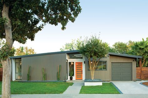 Fullerton’s Forever Homes: <span> A Mid Century Renovation </span> Mid Century Modern Exterior Paint, Mid Century Modern House Exterior, Mid Century Renovation, Joseph Eichler, Mid Century Modern Exterior, Mid Century Exterior, Orange Door, Mid Century Ranch, Ranch Exterior