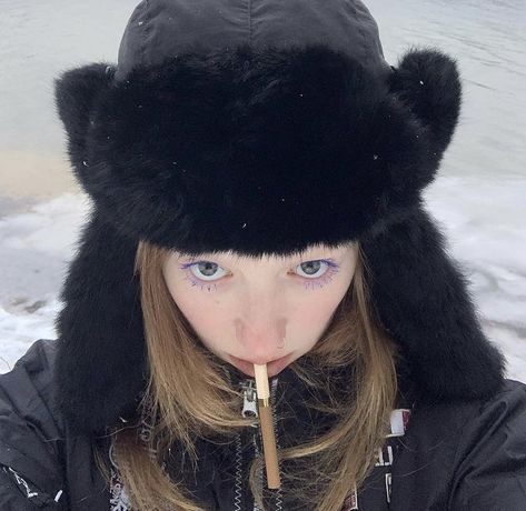 Ushanka Aesthetic, Cool Photo Ideas, Russian Hat, Hat Aesthetic, Russian Winter, Winter Princess, จีซอง Nct, Winter Inspo, Ice Princess