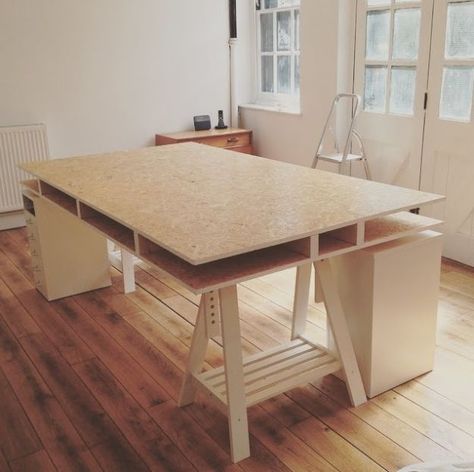 How To Build A Desk, Diy Desk Organization, Diy Desks, Diy Standing Desk, Plywood Desk, Farmhouse Style Furniture, Studio Room, Plywood Furniture, Built In Desk