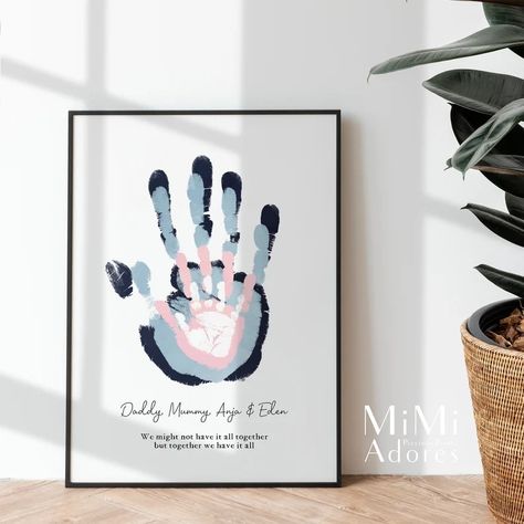 Family Canvas Art Ideas, Hand Print Family Art, Family Canvas Ideas, Baby Painting Ideas, Painting With Baby, Family Handprint, Baby Handprint Art, Family Hand Prints, Homemade Fathers Day Gifts