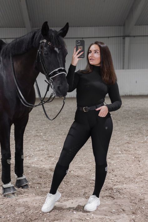 Equestrian Outfit, Nordic Tattoo, Dressy Casual Outfits, Equestrian Outfits, Black Horse, Riding Outfit, Horse Stuff, Dressy Casual, Beautiful Horses