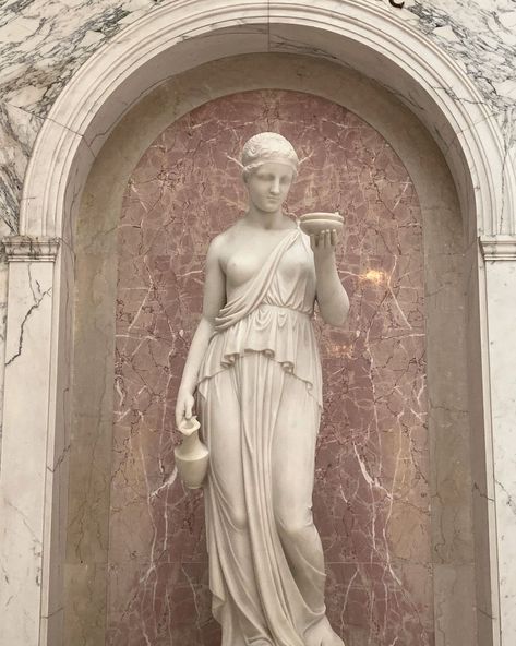 Mina Marlena, Greek Goddess Aesthetic, Aphrodite Cabin, Aesthetic Statue, Percy Jackson Cabins, Aphrodite Aesthetic, Goddess Aesthetic, Goddess Sculpture, Antique Aesthetic