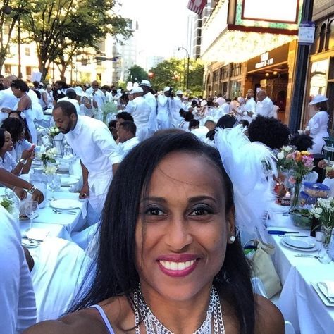 Diner en Blanc Guide for First-Timers! Dance Wear Outfits, Law School Graduation Party, Travel Preparation, White Centerpiece, Great Night, Travel Pictures, Dance Wear, Diner, Date Night