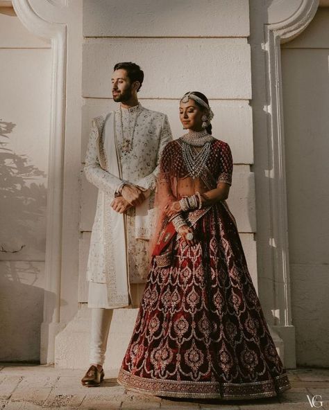 Marriage Poses, Bride Groom Photoshoot, Bride Groom Poses, Bride Photos Poses, Indian Wedding Poses, Groom Photoshoot, Indian Wedding Photography Couples, Engagement Photography Poses, Wedding Portrait Poses